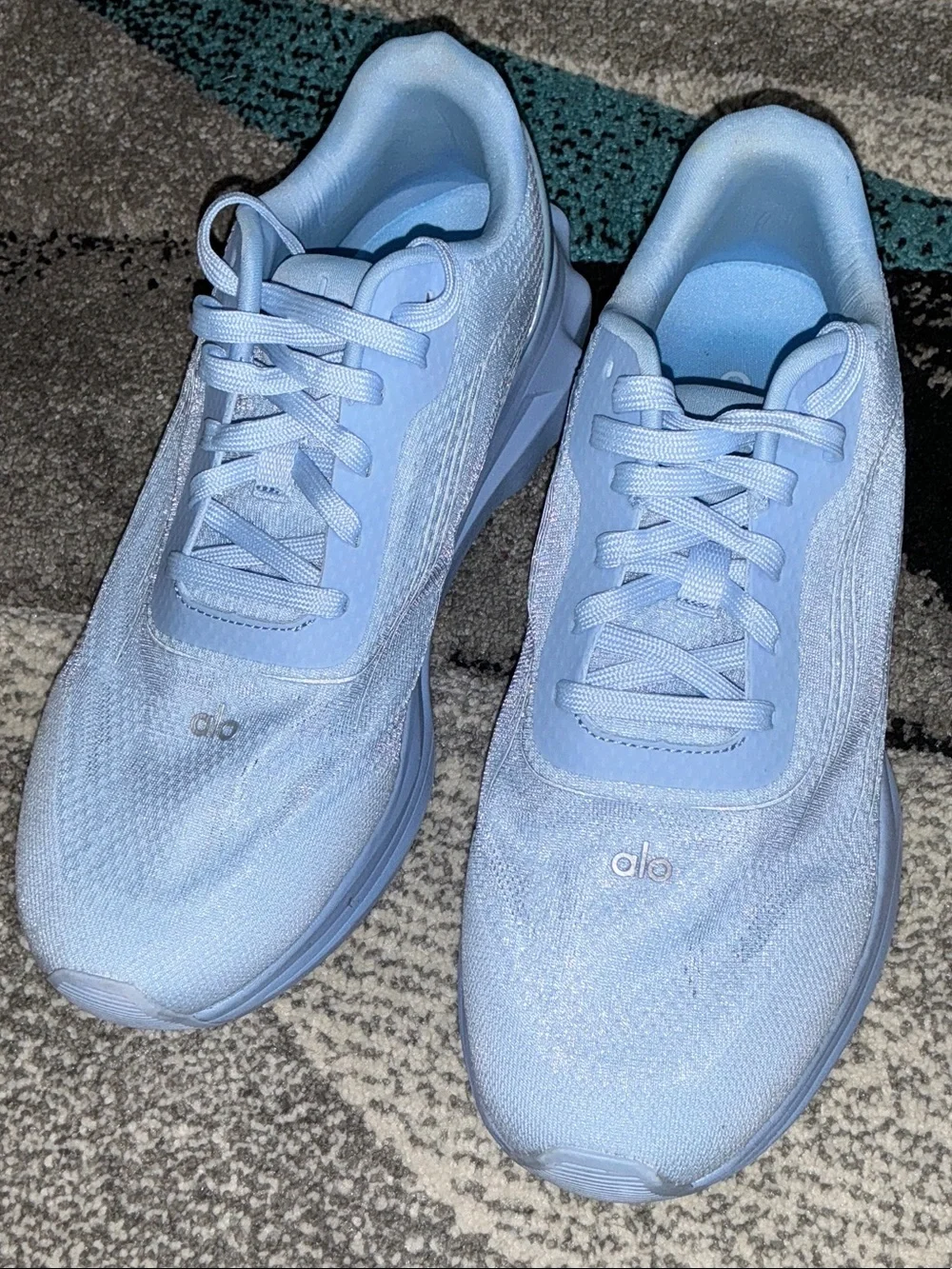 ALO Yoga Runner Limited Crystal Clear Blue Sneakers 10.5